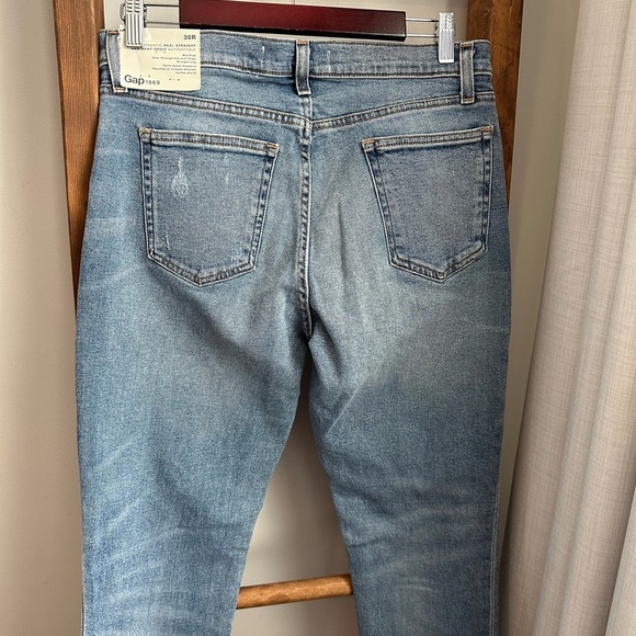 NWT GAP Straight Leg Mid Rise Jean - Picture 5 of 9